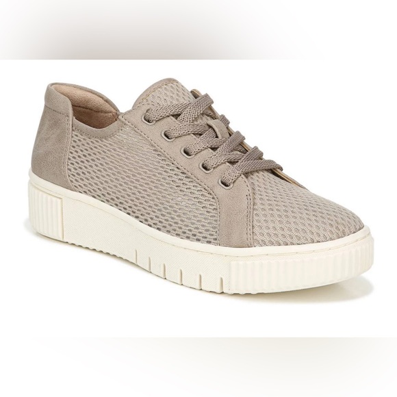 Naturalizer Sneakers - Picture 1 of 5